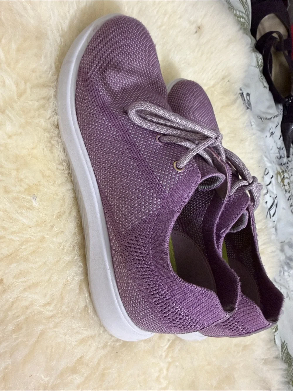 Lightweight Women’s Knit Lace-Up Sneakers in Lavender